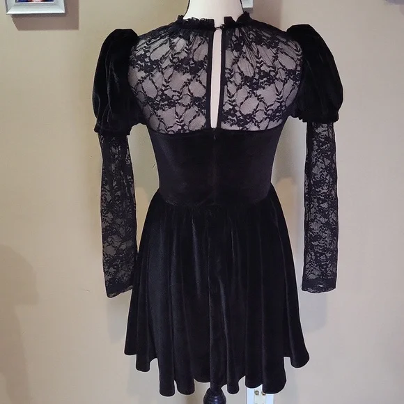 Dolls Kill x Wizard Of Oz Dress - Picture 8 of 15